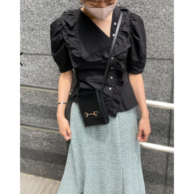 ティティベ⇦ SNIDEL - SNIDEL スナイデル フリルカラーブラウスの通販