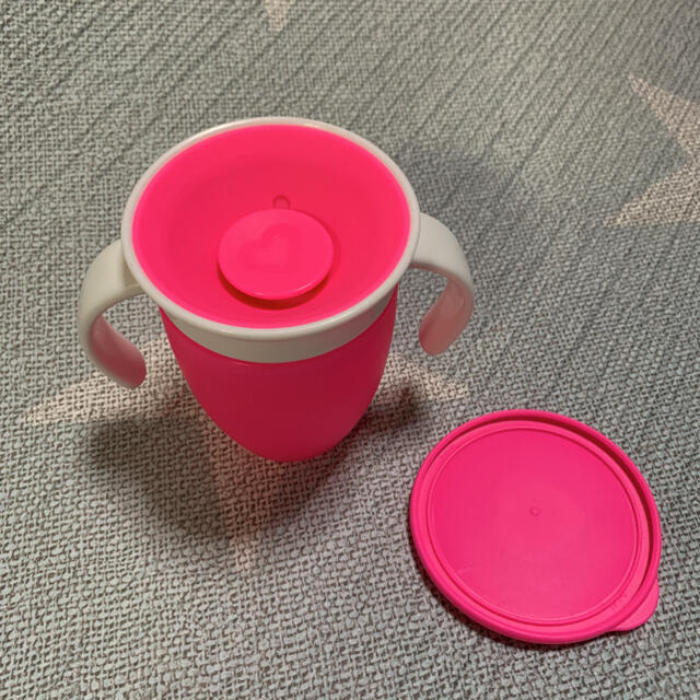 マンチキン ミラクルカップ　ピンク キッズ/ベビー/マタニティの授乳/お食事用品(マグカップ)の商品写真