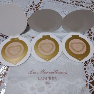 レメルヴェイユーズラデュレ(Les Merveilleuses LADUREE)のレ・メルヴェイユーズ ラデュレ パウダーファンデーション 3個(ファンデーション)