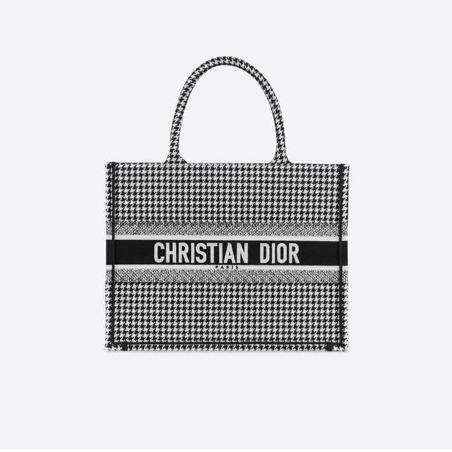 Dior(ディオール)の専用出品❤︎使用済　DIOR BOOK TOTE スモールバッグ レディースのバッグ(トートバッグ)の商品写真