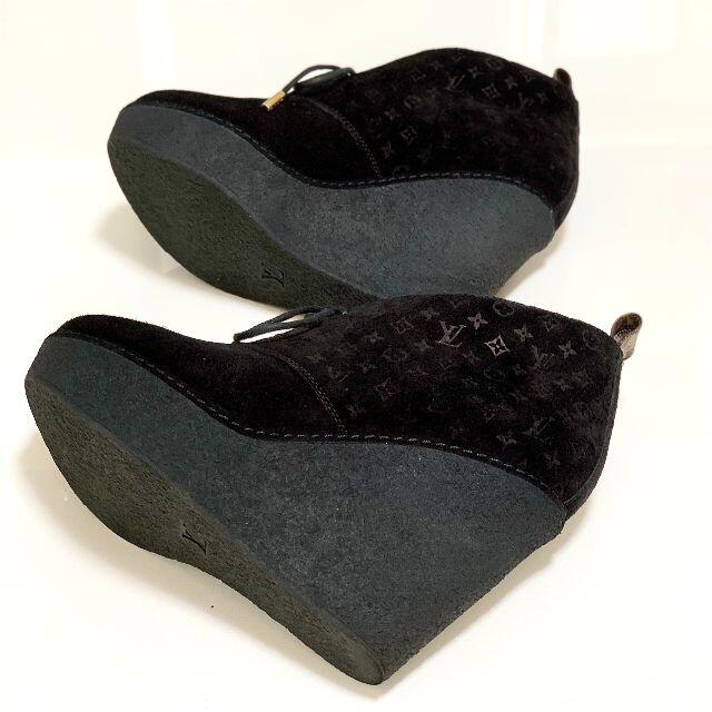 LOUIS VUITTON(ルイヴィトン)の2496 美品 ヴィトン モノグラム スエード ショートブーツ 黒 17年製 レディースの靴/シューズ(ブーツ)の商品写真