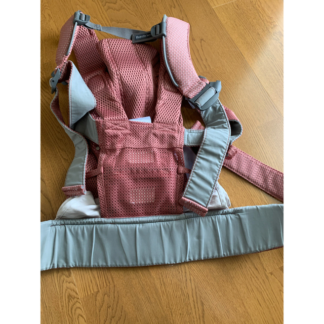 BABYBJORN(ベビービョルン)のベビービョルン ONE KAI AIR ビンテージローズ 抱っこ紐 メッシュ キッズ/ベビー/マタニティの外出/移動用品(抱っこひも/おんぶひも)の商品写真