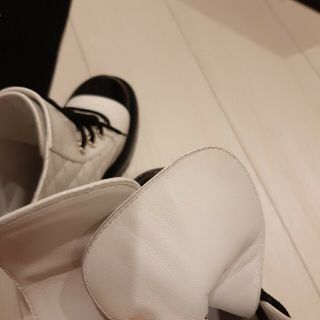 CHANEL レースアップ ブーツ 37.5 白 黒 シャネル スニーカー