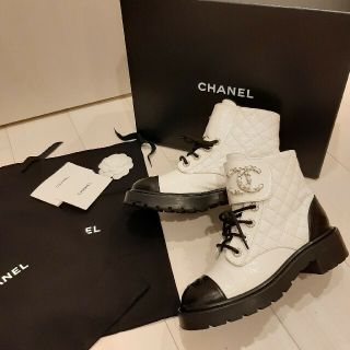 シャネル(CHANEL)のCHANEL レースアップ ブーツ 37.5 白 黒 シャネル スニーカー(ブーツ)