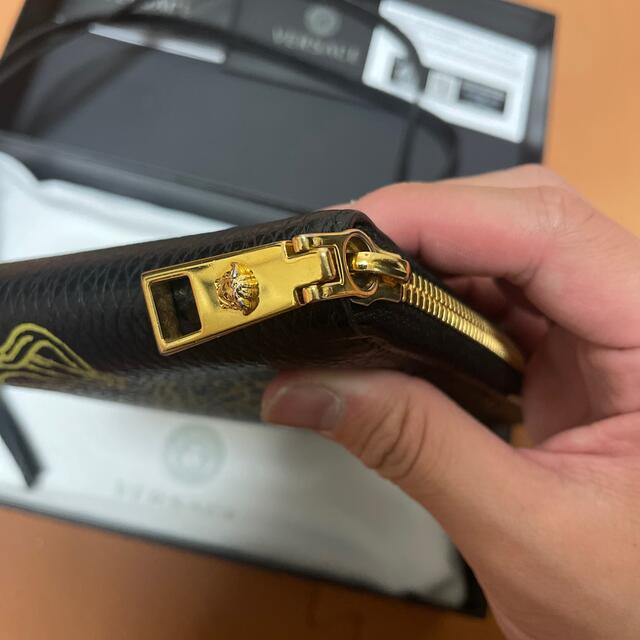 VERSACE(ヴェルサーチ)のVersace ZIP AROUND WALLET ショルダーバッグ メンズのファッション小物(長財布)の商品写真