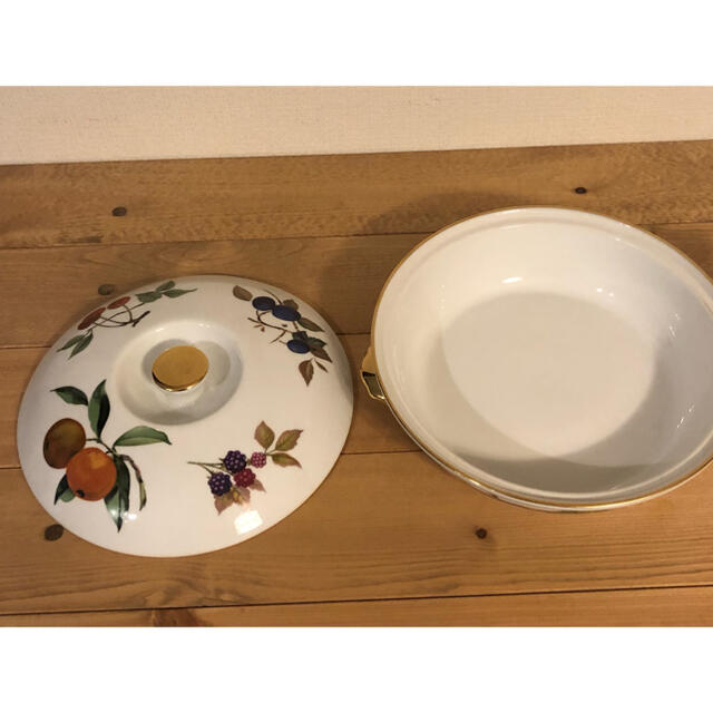 Royal Worcester(ロイヤルウースター)のロイヤルウースターRoyal Worcesterイヴシャムゴールドキャセロール  インテリア/住まい/日用品のキッチン/食器(食器)の商品写真