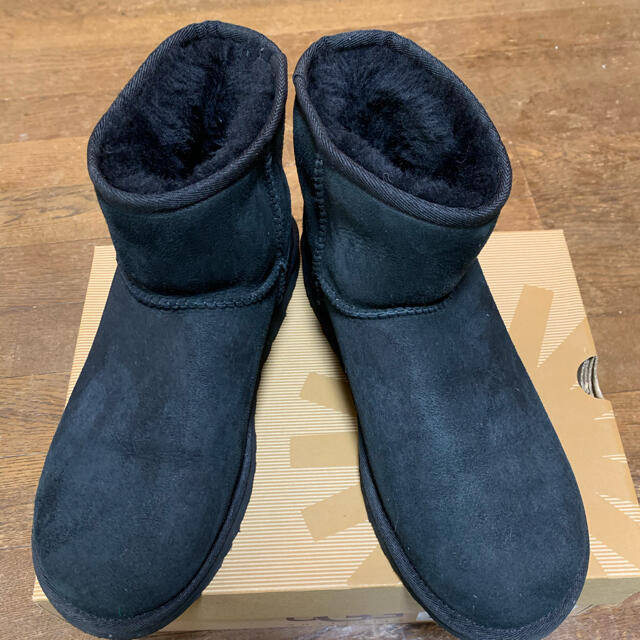 UGG アグ ムートンブーツ　ブラック