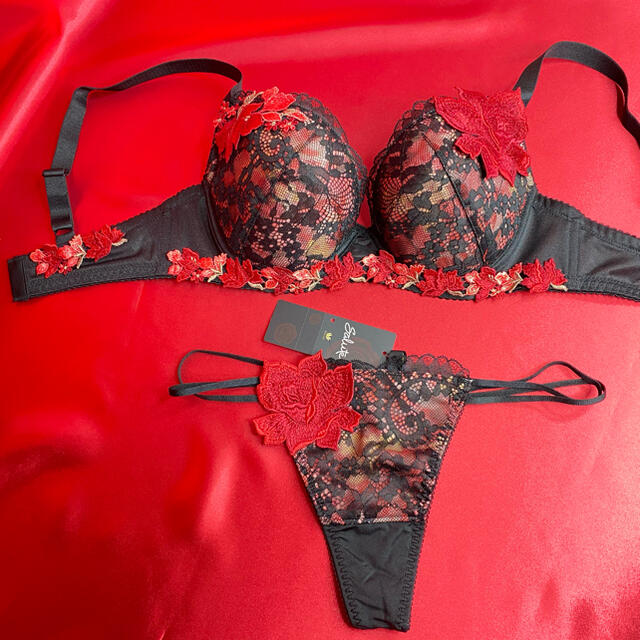 サルート 32グループ ジジ D65 u0026ソングM BL 恋の手ほどき-