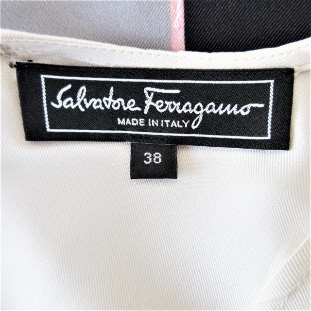 Salvatore Ferragamo(サルヴァトーレフェラガモ)のサルバトーレフェラガモ サイズ38 S美品  - レディースのワンピース(その他)の商品写真