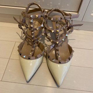 ヴァレンティノ(VALENTINO)のヴァレンティノ　スタッズパンプス🤍サンダル👡✨ホワイト🤍(ハイヒール/パンプス)