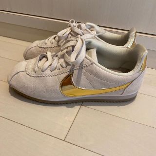 ナイキ(NIKE)のナイキスニーカー👟美品✨✨😍小さめなので23cmの方おすすめ‼️(スニーカー)