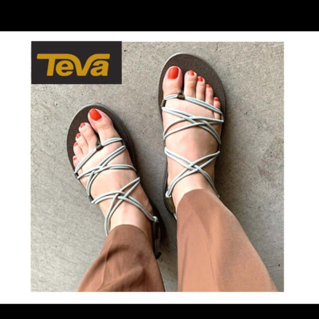 Teva(テバ)のteva  VOYA INFINITY 22cm ネイビー　新品 レディースの靴/シューズ(サンダル)の商品写真