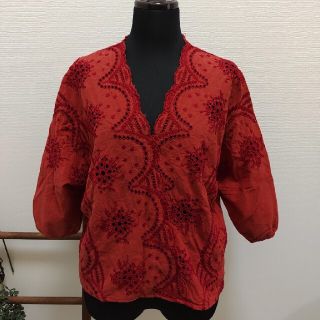 ショコラフィネローブ(chocol raffine robe)の刺繍柄カットソー 赤 フリーサイズ コットン素材(カットソー(半袖/袖なし))