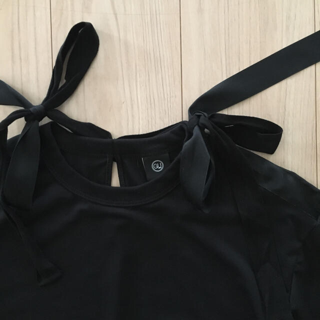 GU(ジーユー)の新品未使用　GU×アンダーカバー、リボンデザインTシャツ レディースのトップス(Tシャツ(半袖/袖なし))の商品写真