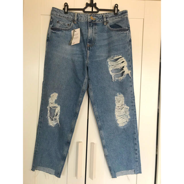 asos(エイソス)の新品タグ付き　asos DENIM ダメージジーンズ レディースのパンツ(デニム/ジーンズ)の商品写真