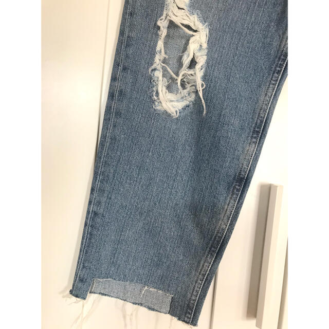 asos(エイソス)の新品タグ付き　asos DENIM ダメージジーンズ レディースのパンツ(デニム/ジーンズ)の商品写真