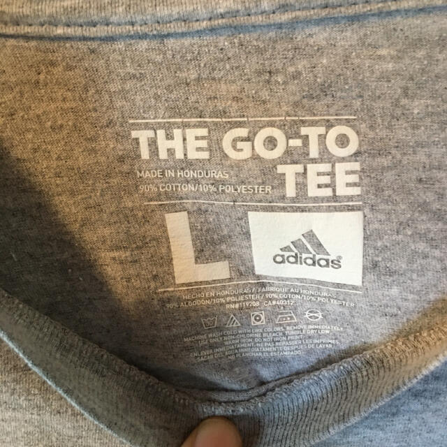 adidas(アディダス)の【US輸入】adidas THE GO TO TEE Tシャツ ウォフォード大学 メンズのトップス(Tシャツ/カットソー(半袖/袖なし))の商品写真