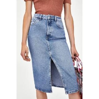 ザラ(ZARA)のタグ付新品 ZARA フロントスリット デニムスカート (ひざ丈スカート)