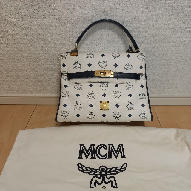 MCM(エムシーエム)の今月のみ値下げします✨MCM ハンドバッグ　ケリーバッグ レディースのバッグ(ハンドバッグ)の商品写真