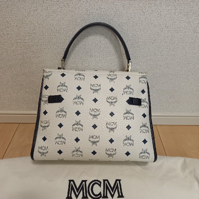 MCM(エムシーエム)の今月のみ値下げします✨MCM ハンドバッグ　ケリーバッグ レディースのバッグ(ハンドバッグ)の商品写真