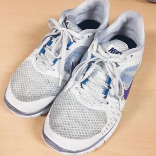 ナイキ(NIKE)のNIKE FREERUN(スニーカー)