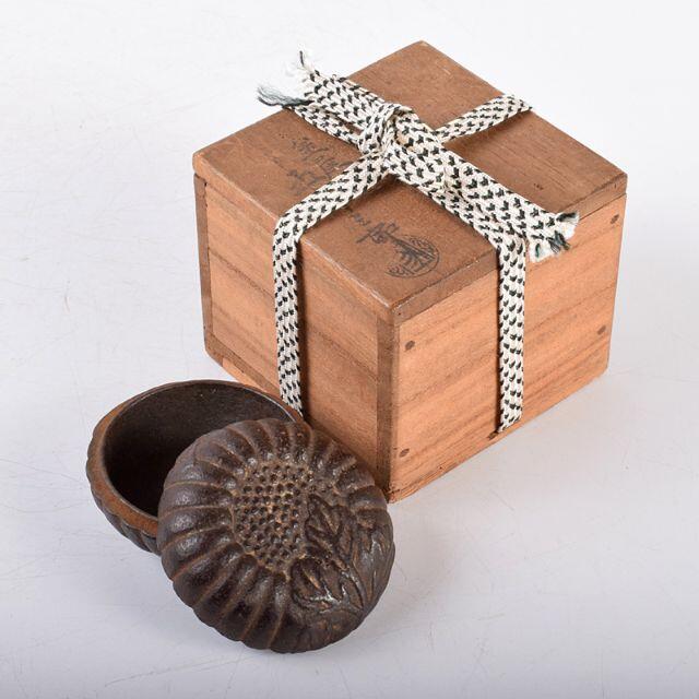 茶道具 金谷五郎三郎作 古鉄 葉文 香合 共箱 M R3612 茶道具 金谷五郎三郎作 古鉄 葉文 香合 共箱 M R3612