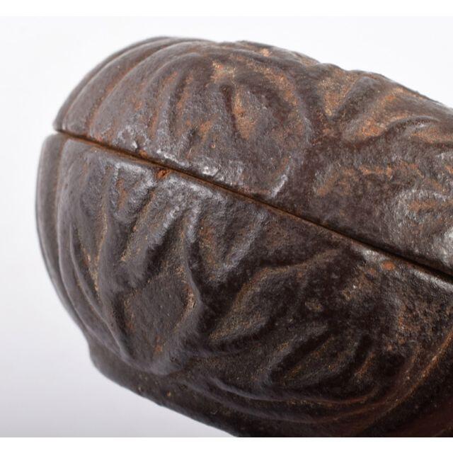 茶道具 金谷五郎三郎作 古鉄 葉文 香合 共箱 M R3612 茶道具 金谷五郎三郎作 古鉄 葉文 香合 共箱 M R3612