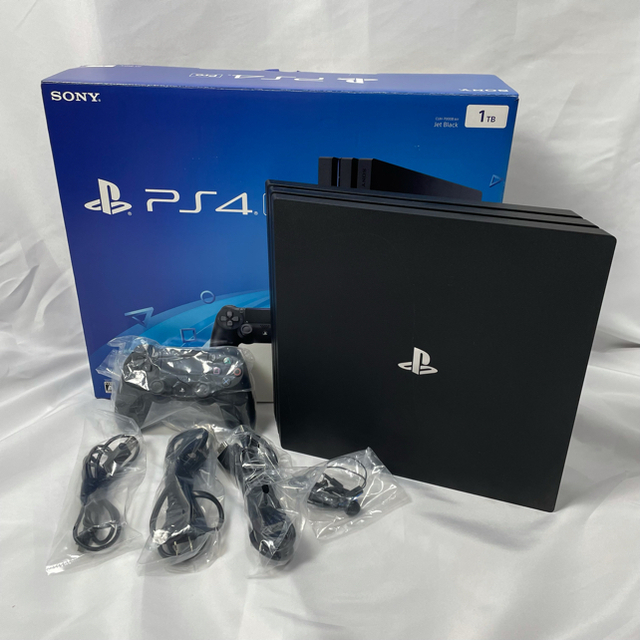 PlayStation4(プレイステーション4)のSONY PlayStation4 Pro 本体  CUH-7000BB01 エンタメ/ホビーのゲームソフト/ゲーム機本体(家庭用ゲーム機本体)の商品写真