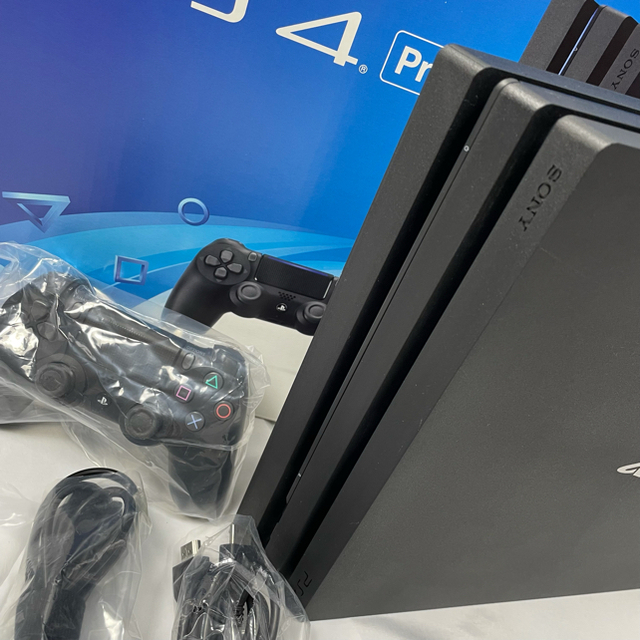 PlayStation4(プレイステーション4)のSONY PlayStation4 Pro 本体  CUH-7000BB01 エンタメ/ホビーのゲームソフト/ゲーム機本体(家庭用ゲーム機本体)の商品写真