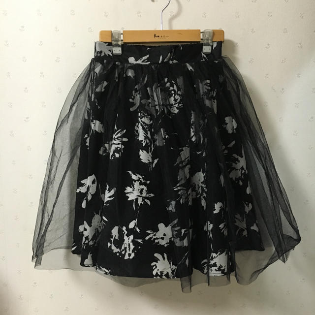 HERE'S(ヒアーズ)の花柄オーガンジースカート レディースのスカート(ひざ丈スカート)の商品写真