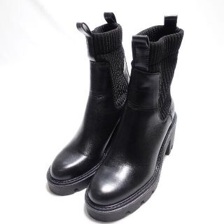 ザラ(ZARA)のZARA　ミドル丈ブーツ　レディース　ブラック(ブーツ)