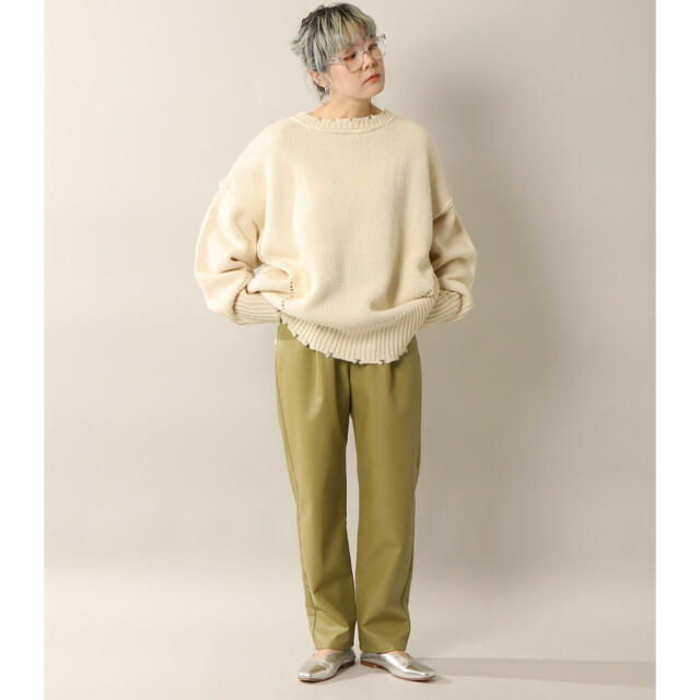 BEAUTY&YOUTH UNITED ARROWS(ビューティアンドユースユナイテッドアローズ)のフェイクレザーパンツ レディースのパンツ(カジュアルパンツ)の商品写真