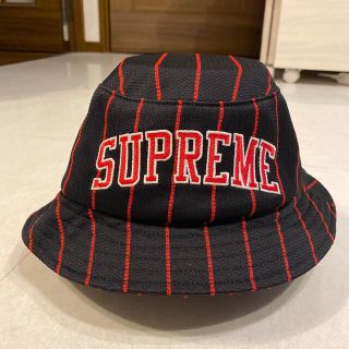 シュプリーム(Supreme)のシュプリーム　ハット　ストライプ　赤　黒　M S (ハット)