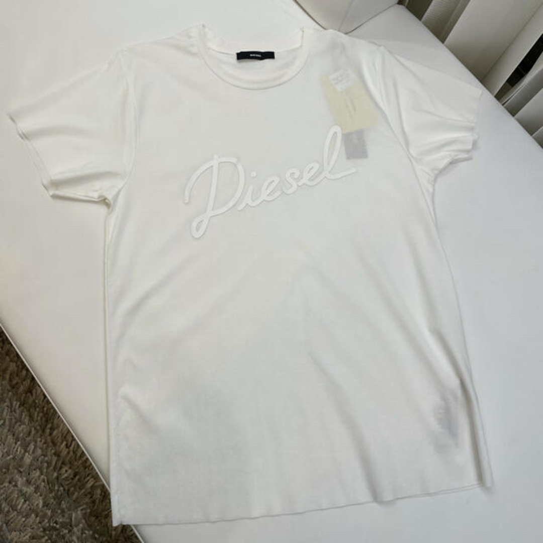 DIESEL(ディーゼル)のDIESEL(ディーゼル)Tシャツ　ホワイト　　　袖 裾 切りっぱなし メンズのトップス(Tシャツ/カットソー(半袖/袖なし))の商品写真