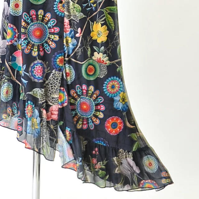 新品✨タグ付き♪デシグアル　柔らかな肌触りのアシメントリースカート　大特価‼️ レディースのスカート(その他)の商品写真