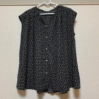 ナチュラルクチュール(natural couture)の花柄ブラウス(シャツ/ブラウス(半袖/袖なし))