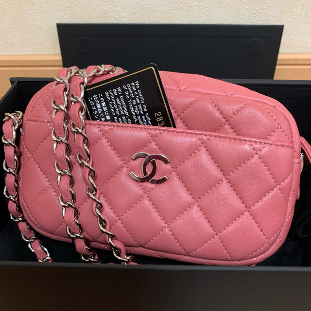 CHANEL ショルダーバッグ　マトラッセ　カメラバッグ　ピンク