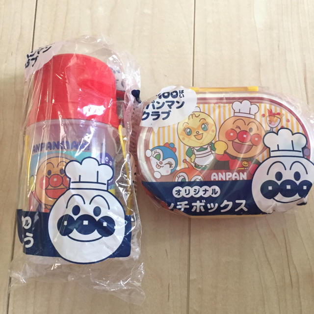 新品☆アンパンマンお弁当セット インテリア/住まい/日用品のキッチン/食器(弁当用品)の商品写真