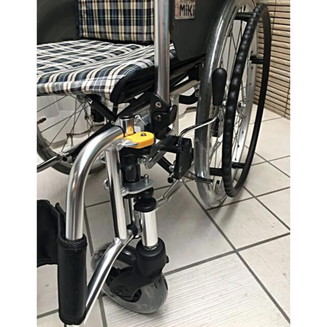 在庫限り】 ♿️介助式 自立リハビリ訓練に最適 車椅子 とても使い 