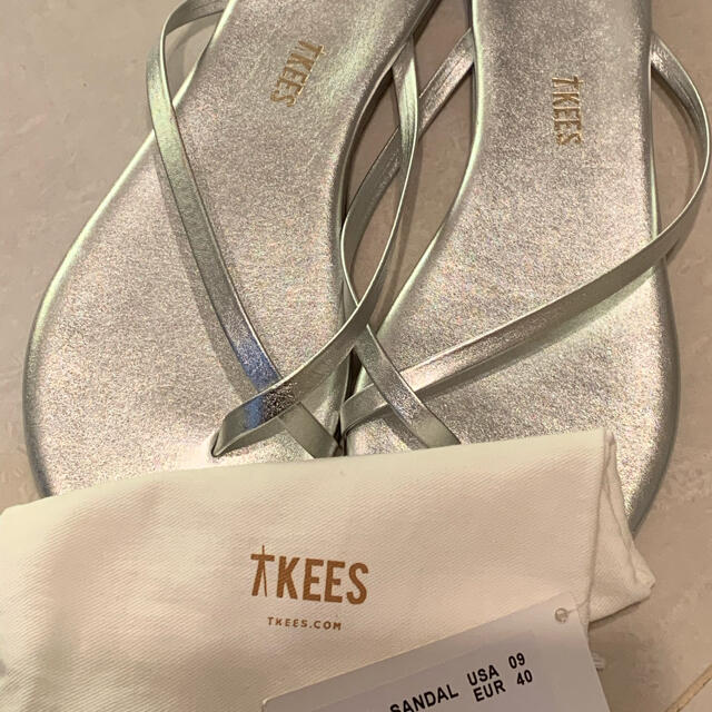 UNITED ARROWS(ユナイテッドアローズ)の【送料込】TKEES ティキーズ　サンダル　シルバー　40 レディースの靴/シューズ(サンダル)の商品写真