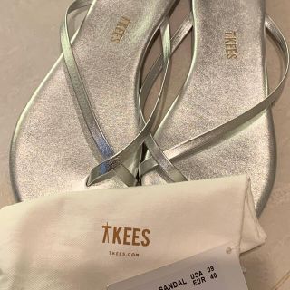 ユナイテッドアローズ(UNITED ARROWS)の【送料込】TKEES ティキーズ　サンダル　シルバー　40(サンダル)