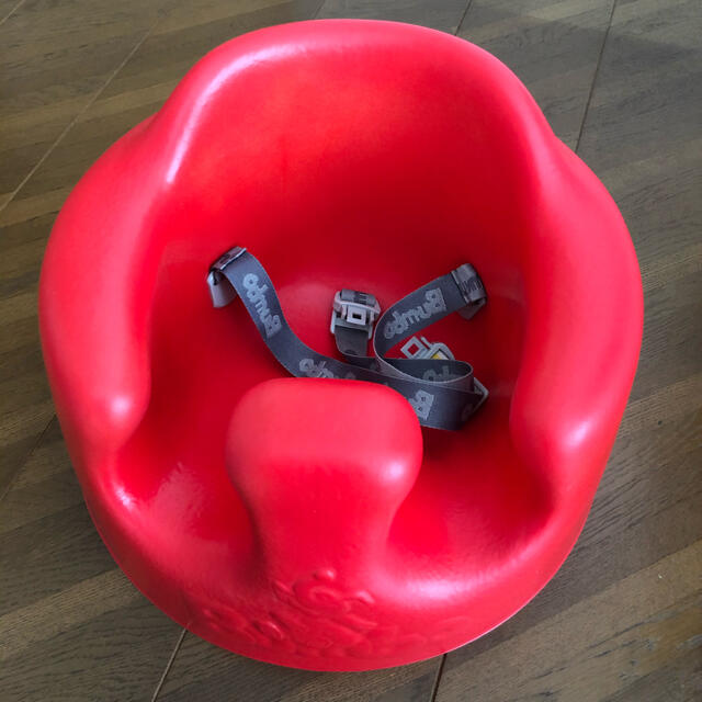 Bumbo(バンボ)のBumbo バンボ レッド 赤 キッズ/ベビー/マタニティの寝具/家具(その他)の商品写真