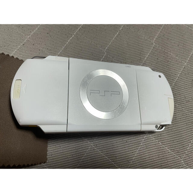 PlayStation Portable(プレイステーションポータブル)のPSP-1000 ホワイト　訳あり エンタメ/ホビーのゲームソフト/ゲーム機本体(携帯用ゲーム機本体)の商品写真