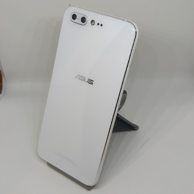 ASUS(エイスース)のASUS ZenFone4 Pro ZS551KL ランクS スマホ/家電/カメラのスマートフォン/携帯電話(スマートフォン本体)の商品写真