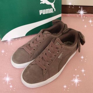 プーマ(PUMA)の☆ＰＵＭＡプーマ☆後ろリボン付き☆スウェードBOWスニーカー☆23cmブラウン(スニーカー)