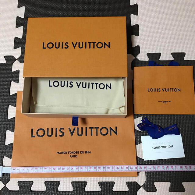 LOUIS VUITTON(ルイヴィトン)のLOUIS VUITTON 空箱　紙袋 レディースのバッグ(ショップ袋)の商品写真