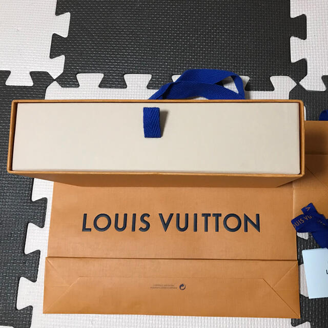 LOUIS VUITTON(ルイヴィトン)のLOUIS VUITTON 空箱　紙袋 レディースのバッグ(ショップ袋)の商品写真