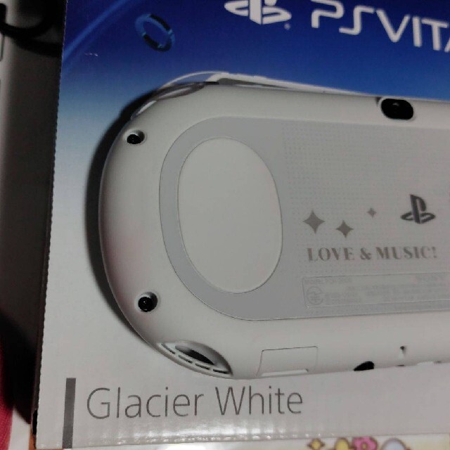 PlayStation Vita(プレイステーションヴィータ)の「PlayStation®Vita（PCH-2000シリーズ） エンタメ/ホビーのゲームソフト/ゲーム機本体(携帯用ゲーム機本体)の商品写真