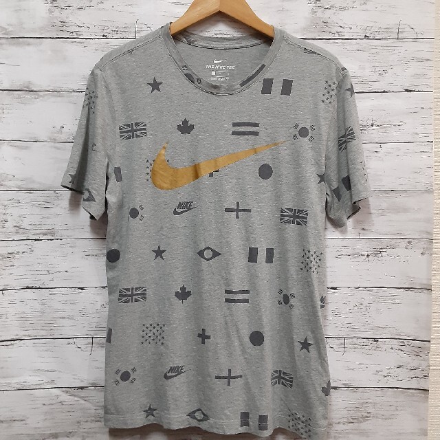 NIKE(ナイキ)の✨NIKE✨　ナイキ　希少ゴールドロゴT　men's　Ｌsize メンズのトップス(Tシャツ/カットソー(半袖/袖なし))の商品写真