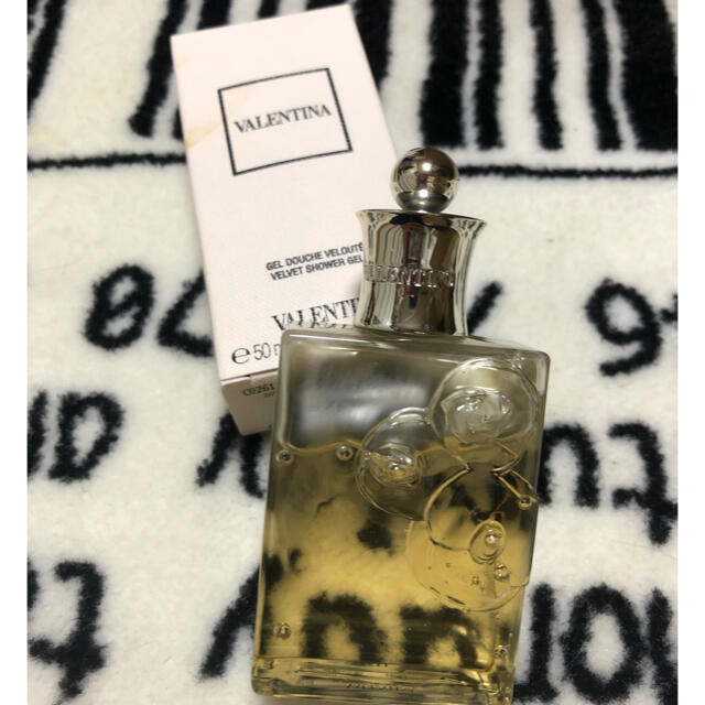 valentino シャワージェル　50ml コスメ/美容の香水(香水(女性用))の商品写真